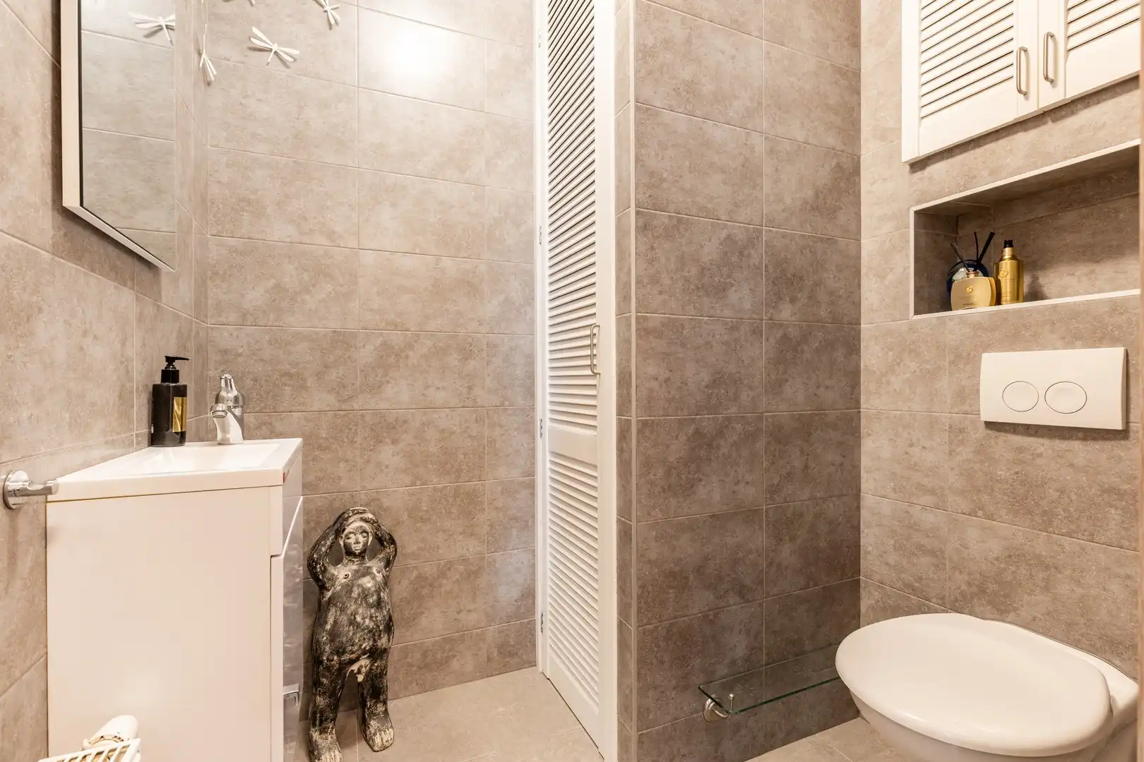 Instapklaar 2-slaapkamerappartement nabij parken & winkels in Wilrijk foto 9