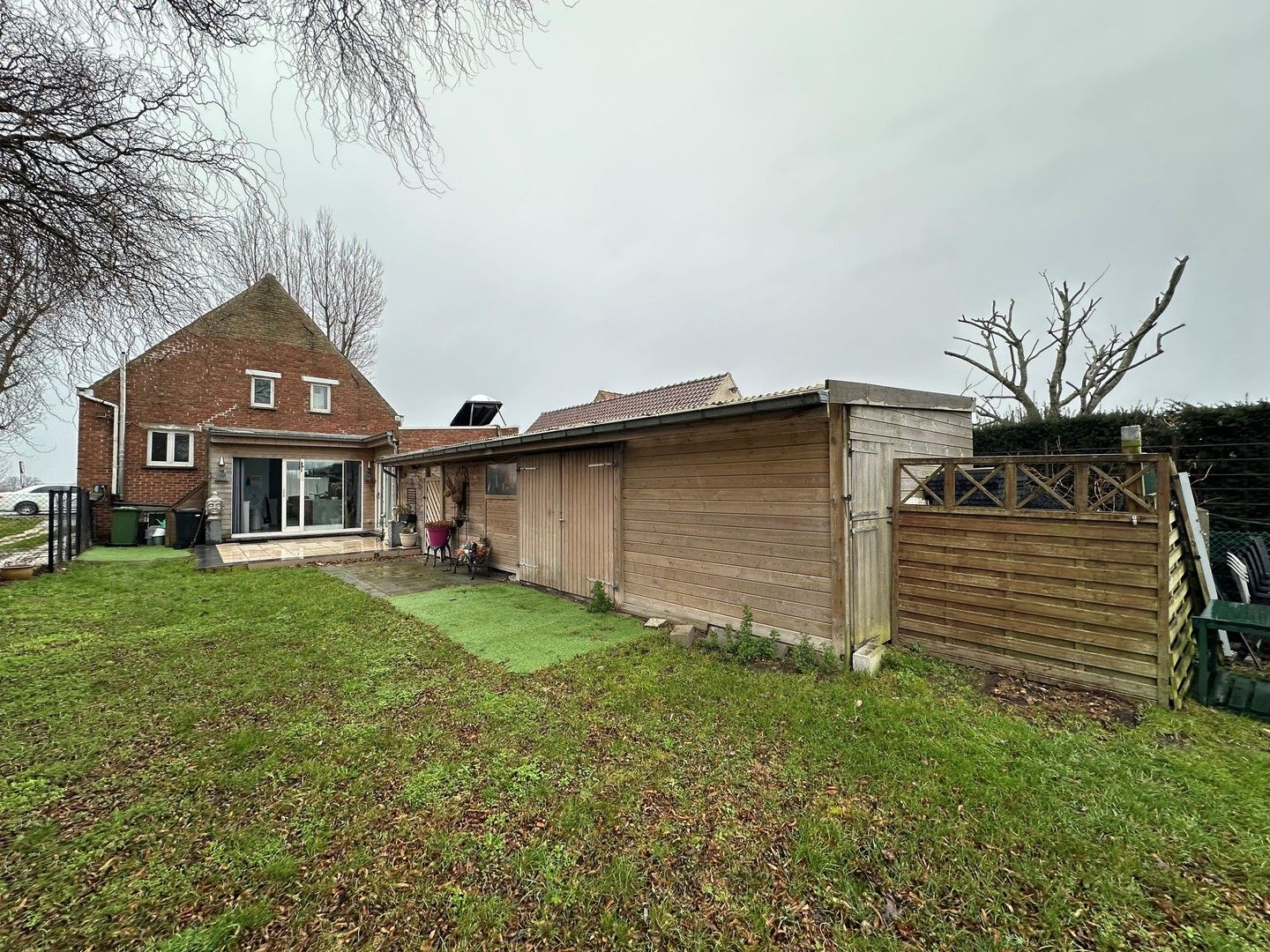 Gerenoveerde woning met grote tuin. foto 2