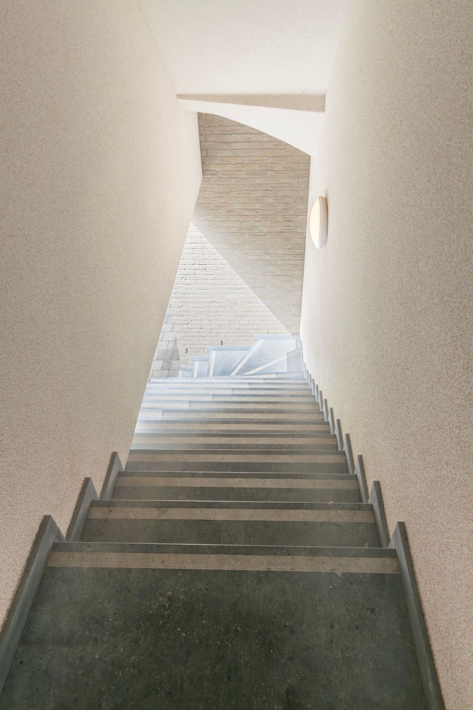 Licht en ruim duplexappartement met parking in Hasselt  foto 35