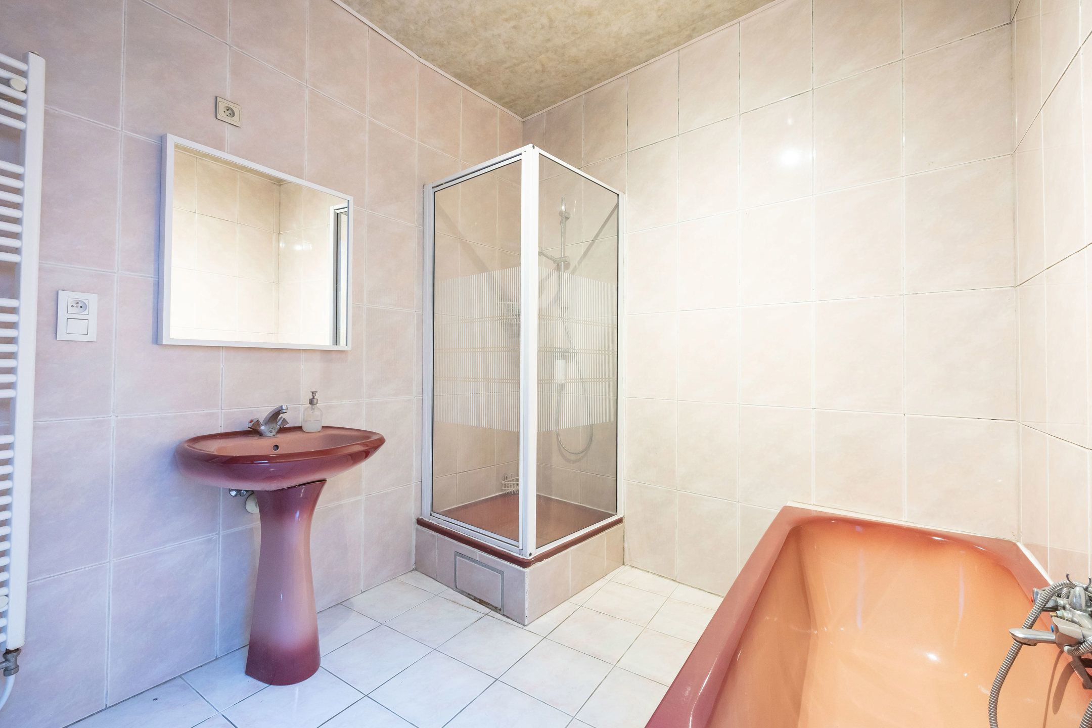 Een ruime woning met potentieel op toplocatie foto 10