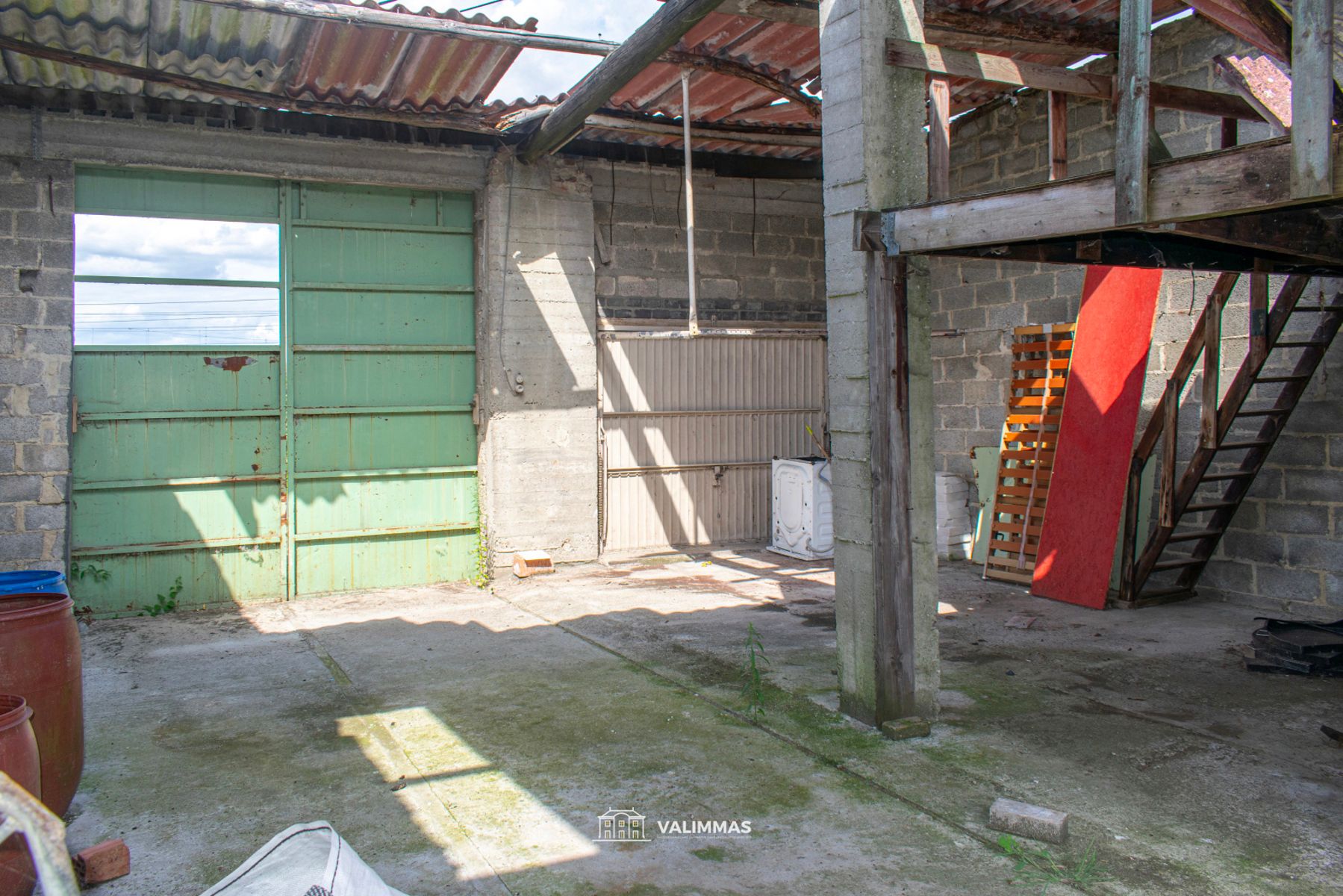 Ruime woning mt bijgebouwen & atelier (achteraan bereikbaar) foto 14