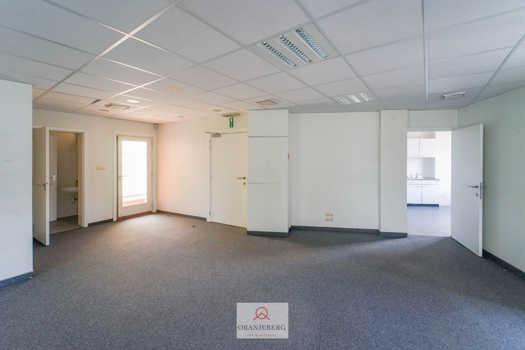 Instapklaar hoekkantoor met 5 ruimtes aan François Laurentplein foto 16