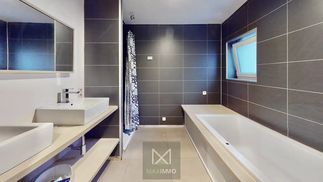 🏡 Volledig gerenoveerde halfopen woning met 4 slaapkamers & zonnige tuin – Harelbeke foto 10