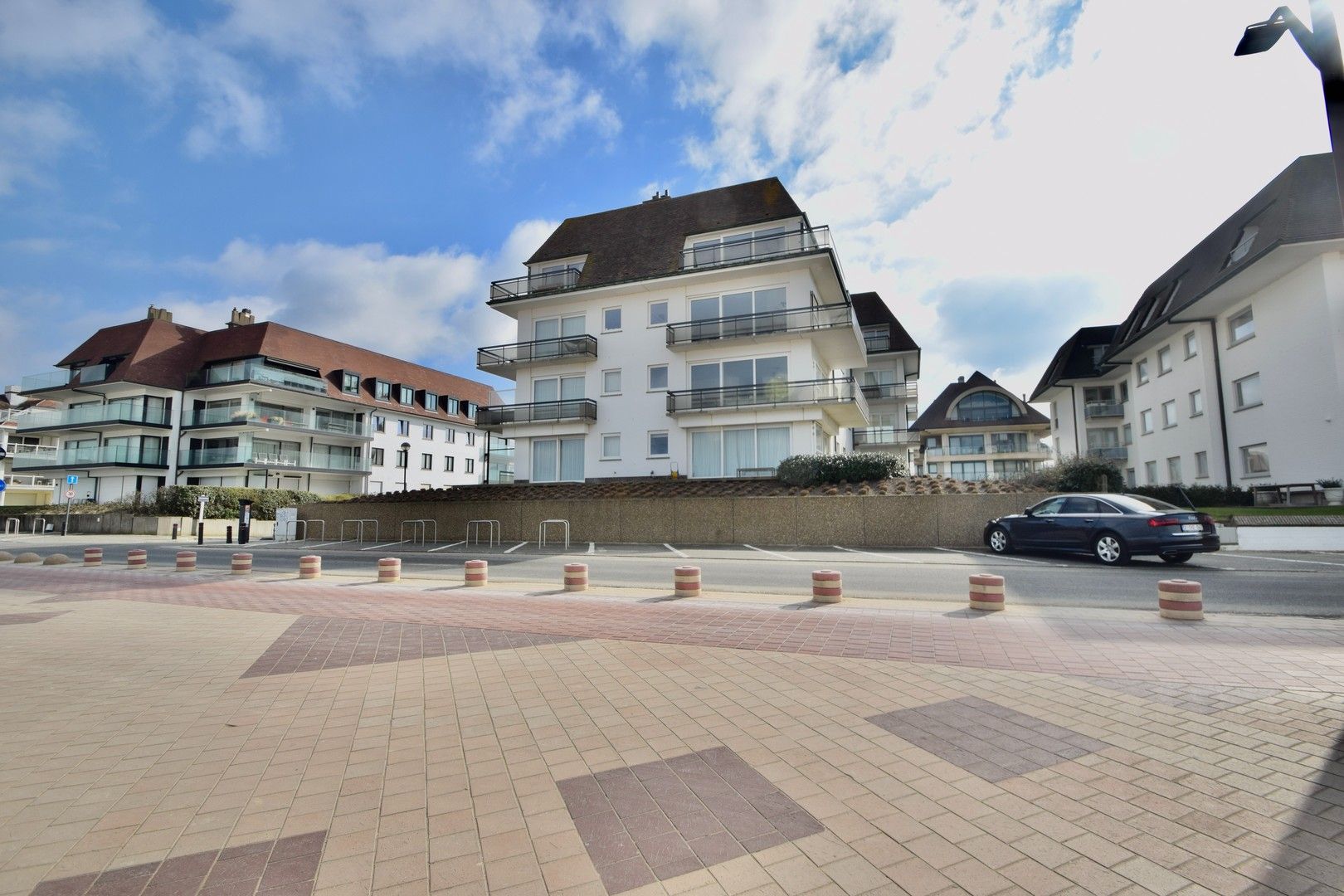 Luxueus gerenoveerd appartement met zeezicht vlakbij de wandeldijk in het Zoute. foto 3