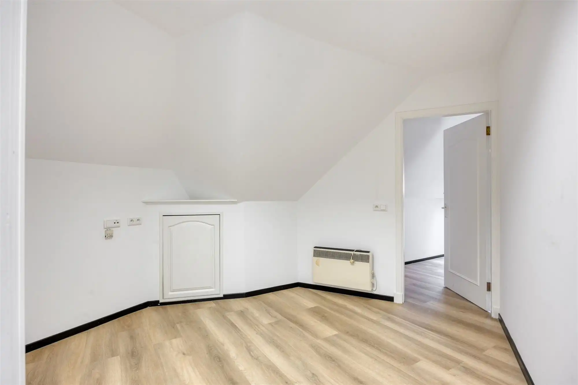 Instapklare tijdloze villa met 5 slpks op ca. 2000 m² foto 45