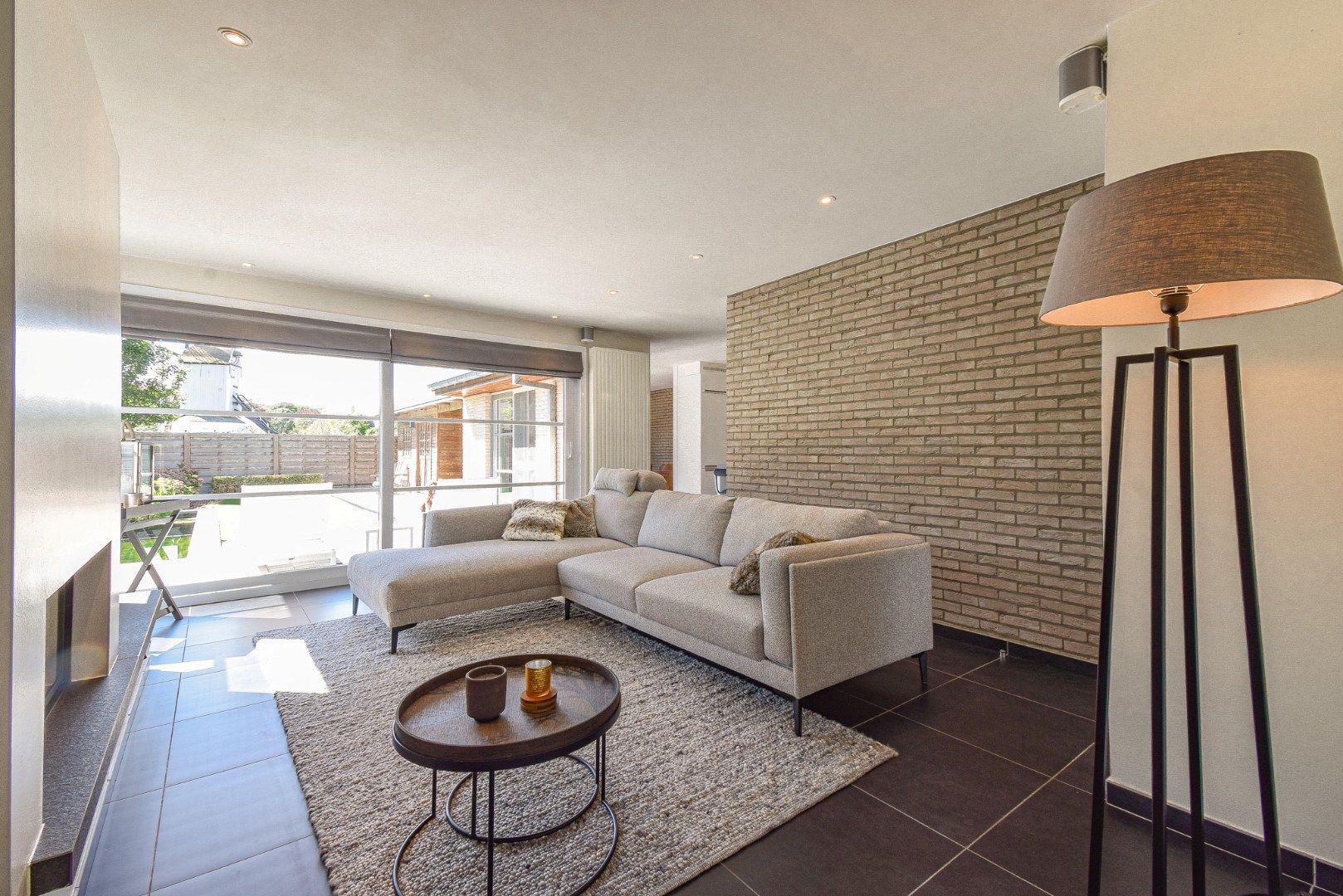 Stijlvol afgewerkte woning met tuin, zwemvijver en uniek zicht foto 2