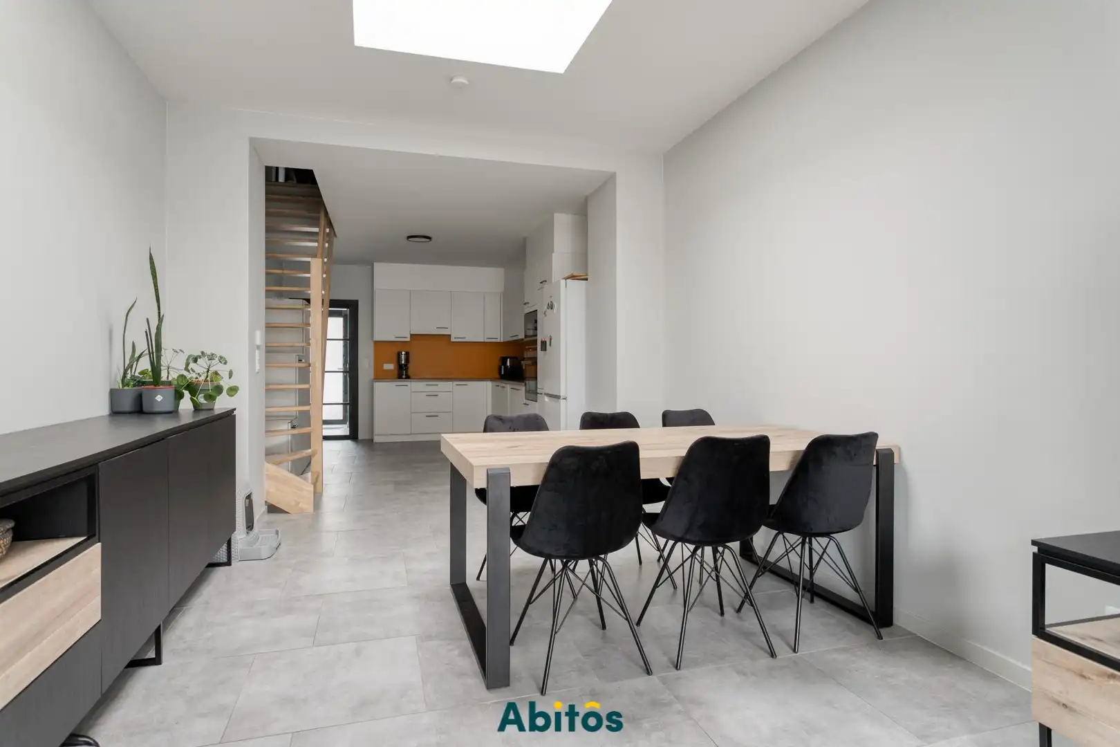 Instapklare woning met tuin op toplocatie in Mariakerke foto 7
