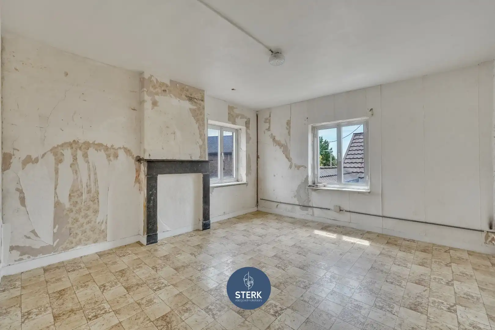 TE RENOVEREN HOEVE MET UITZONDERLIJKE BIJGEBOUWEN OP EEN RUIM PERCEEL !  foto 6