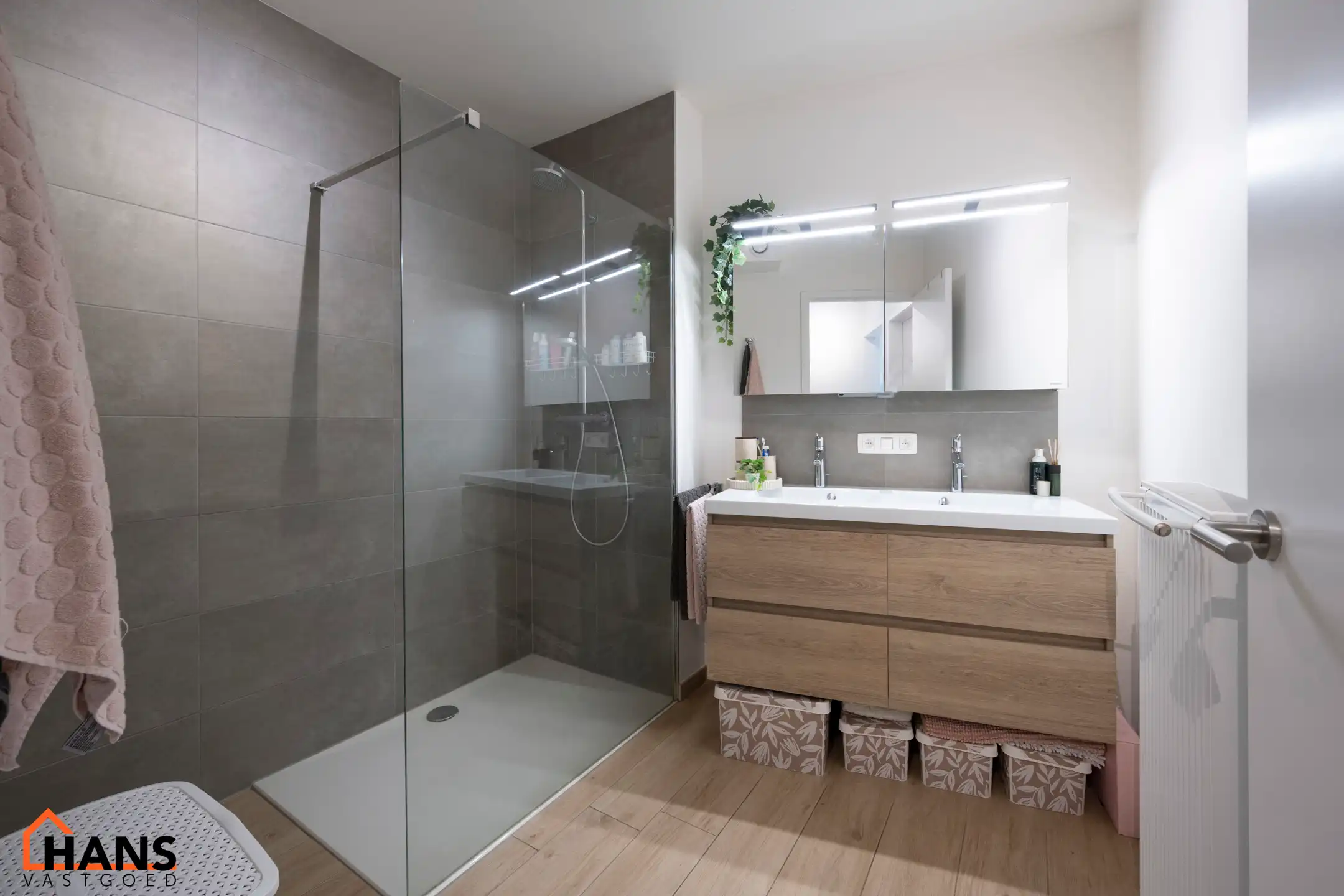 Appartement met garagebox en staanplaats. foto 8