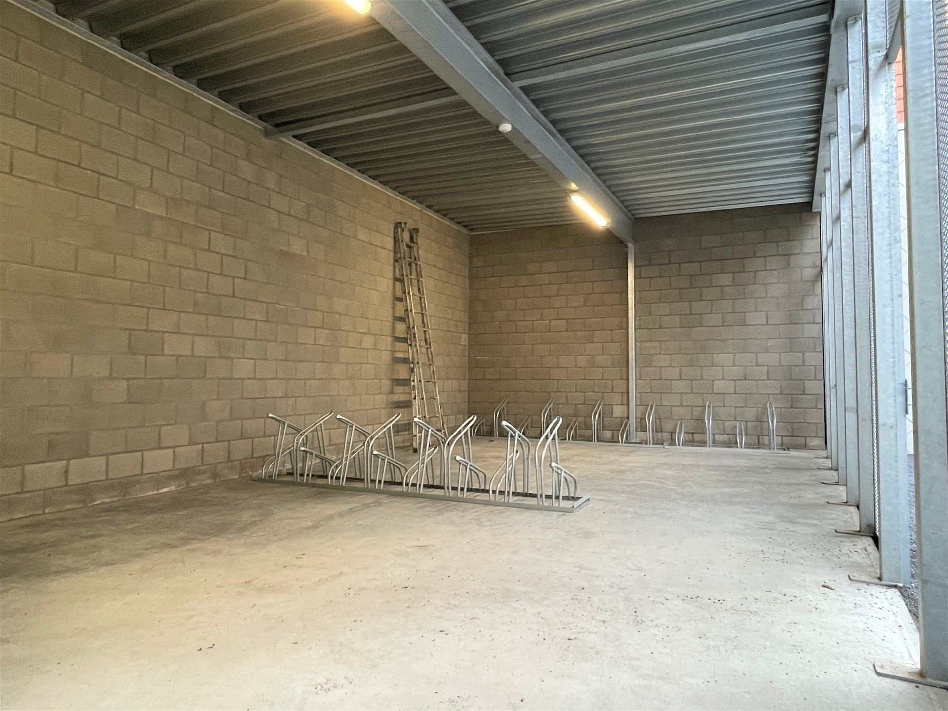 Lichtrijk nieuwbouw appartement met terras en garageplaats foto 15