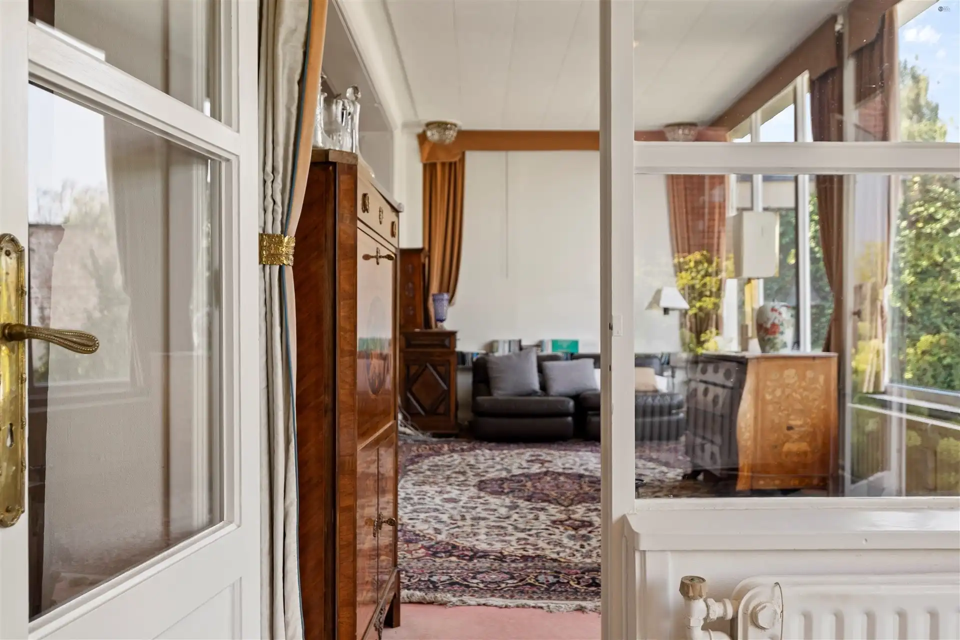 Voormalige dokterswoning, zeer unieke woning mt grote oppervlakten foto 12