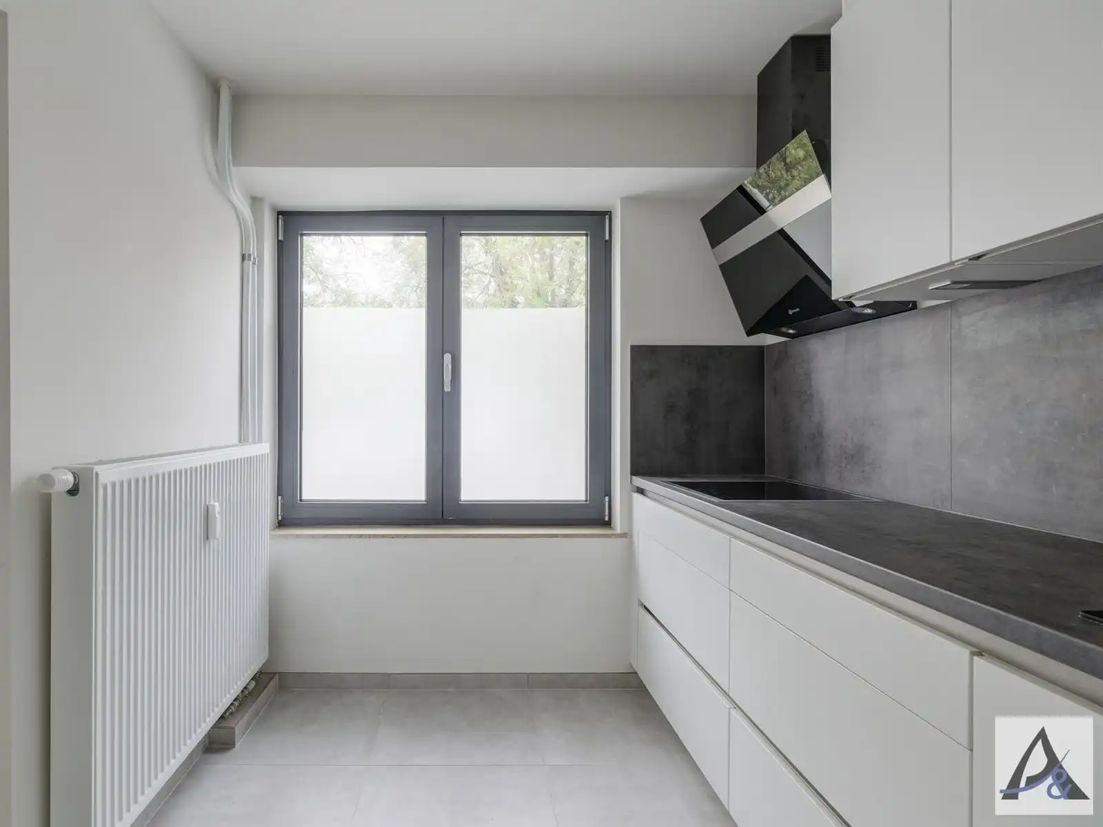 Instapklaar gelijkvloers appartement in hartje Bilzen met garage foto 14