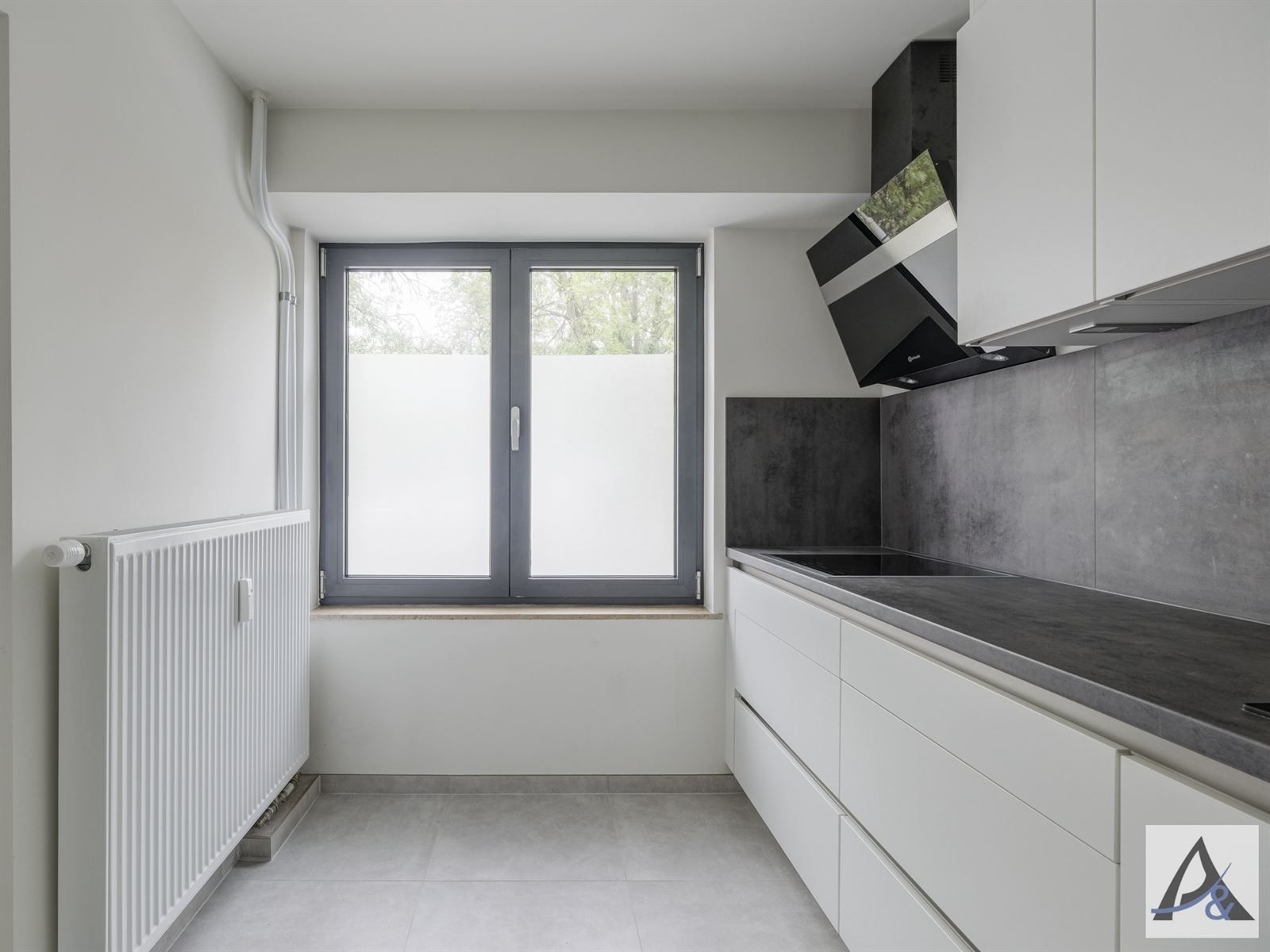 Instapklaar gelijkvloers appartement in hartje Bilzen met garage foto 14