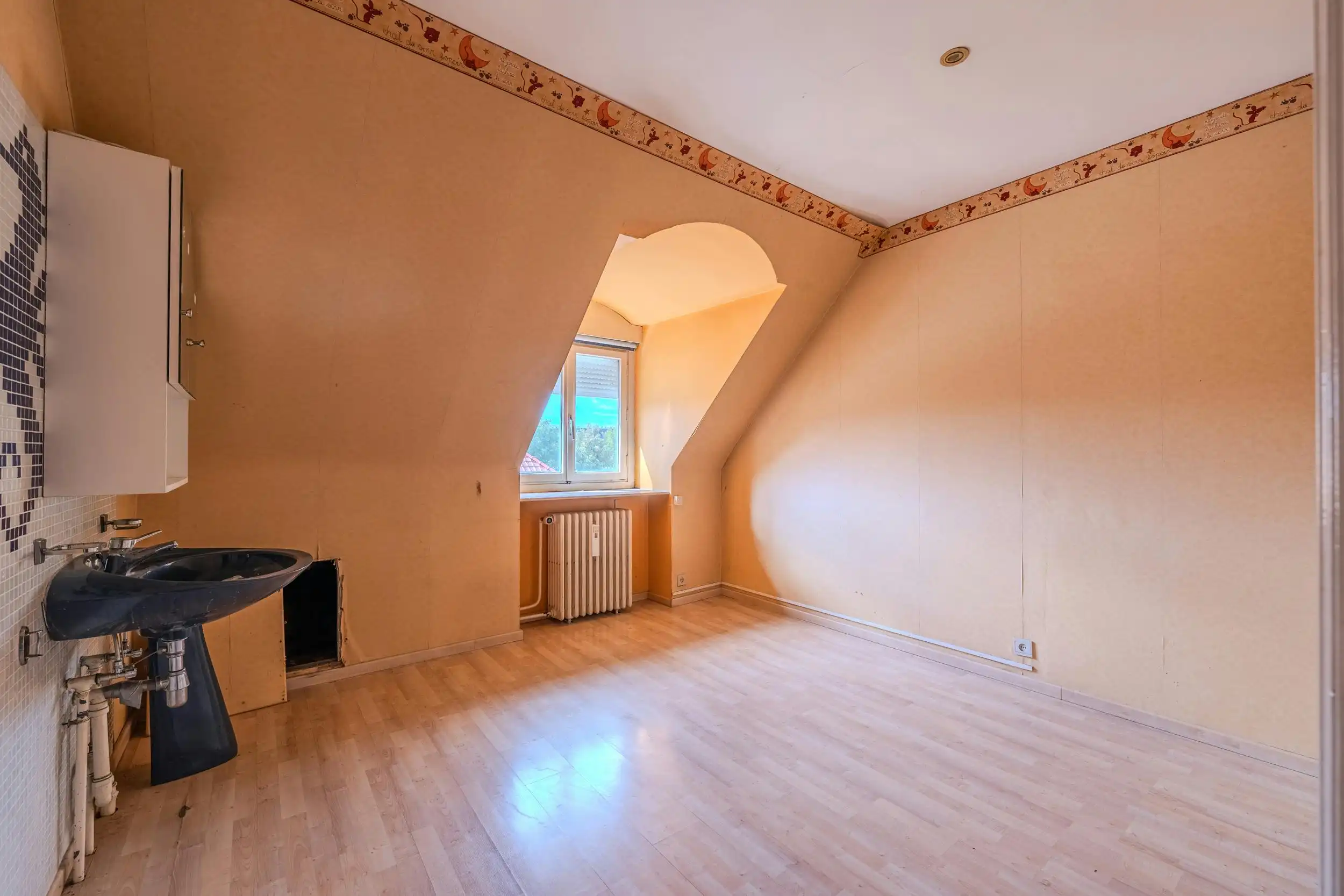 Hoekhuis met veel potentieel te koop te Mariakerke foto 15