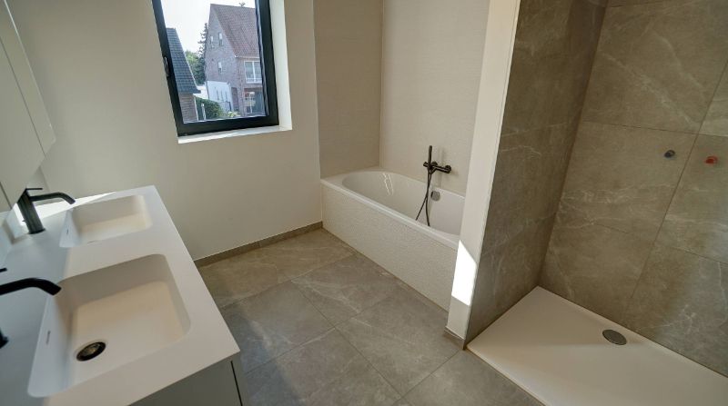 Instapklare duplex-woonst met aparte inkomhal en met privé tuintje met 2 terrassen foto 27