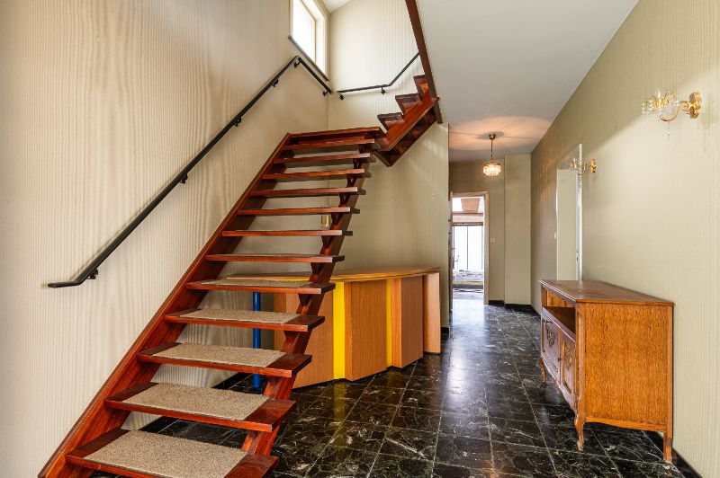 Zeer degelijke woning met veel potentieel foto 15