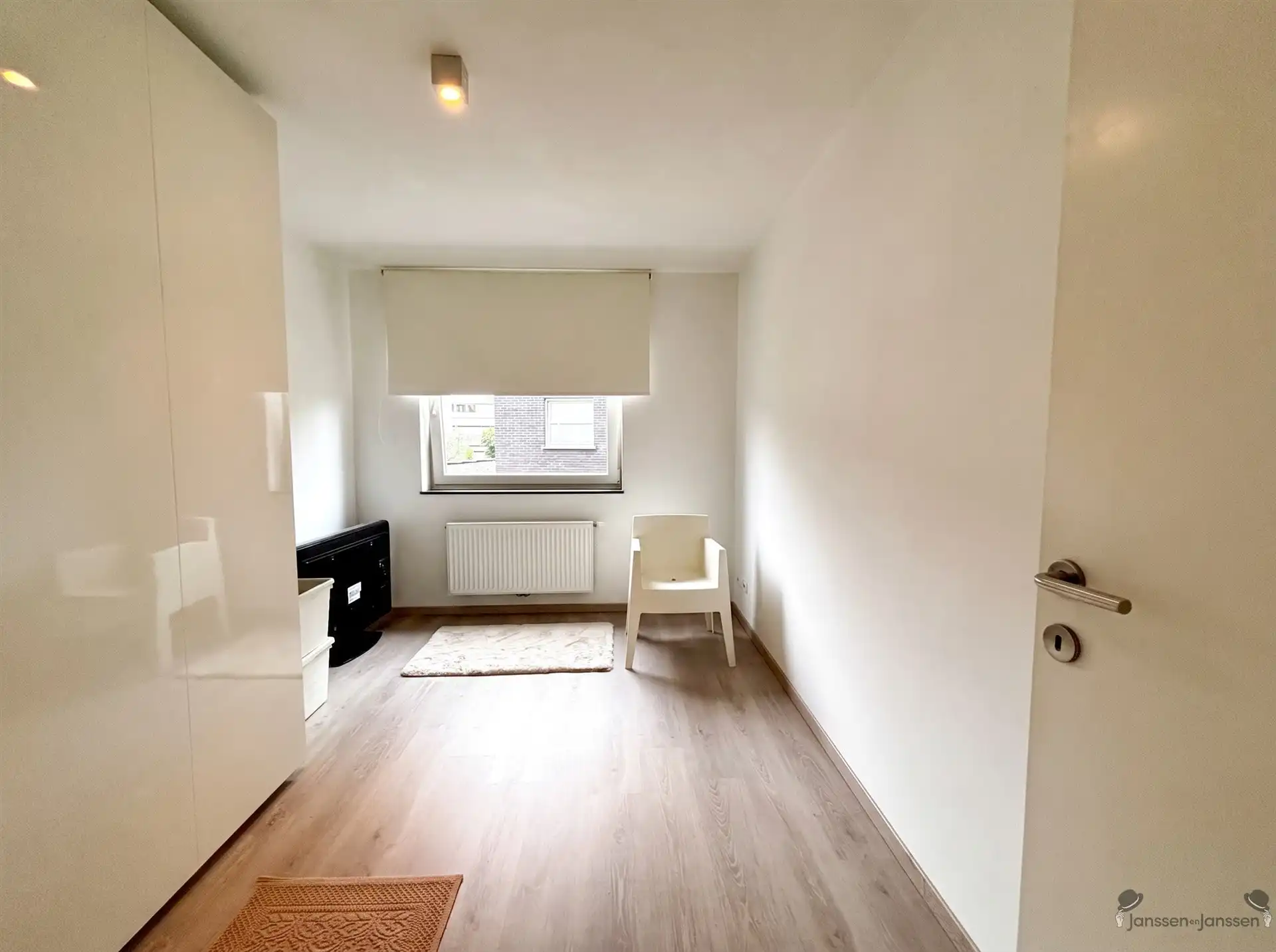 Hoekappartement met 2 slaapkamers & garage foto 8