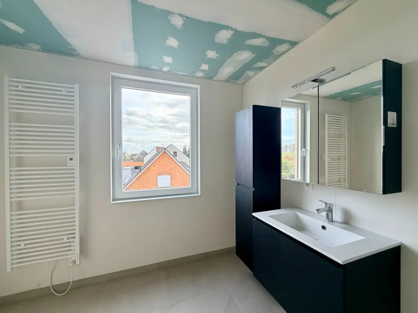 Uitzonderlijk ruime halfopen woning! foto 27