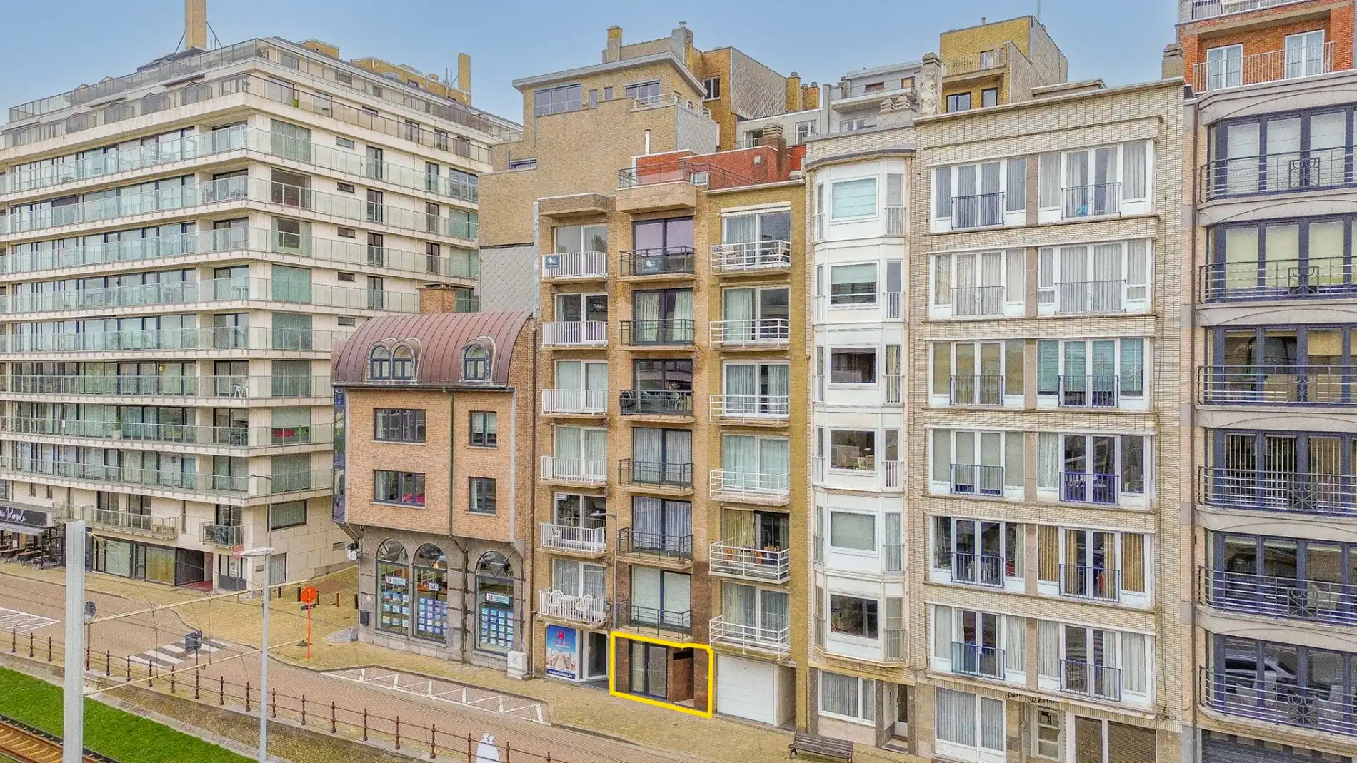 Volledig vernieuwd appartement te koop - achterkant zeedijk Wenduine! foto 21