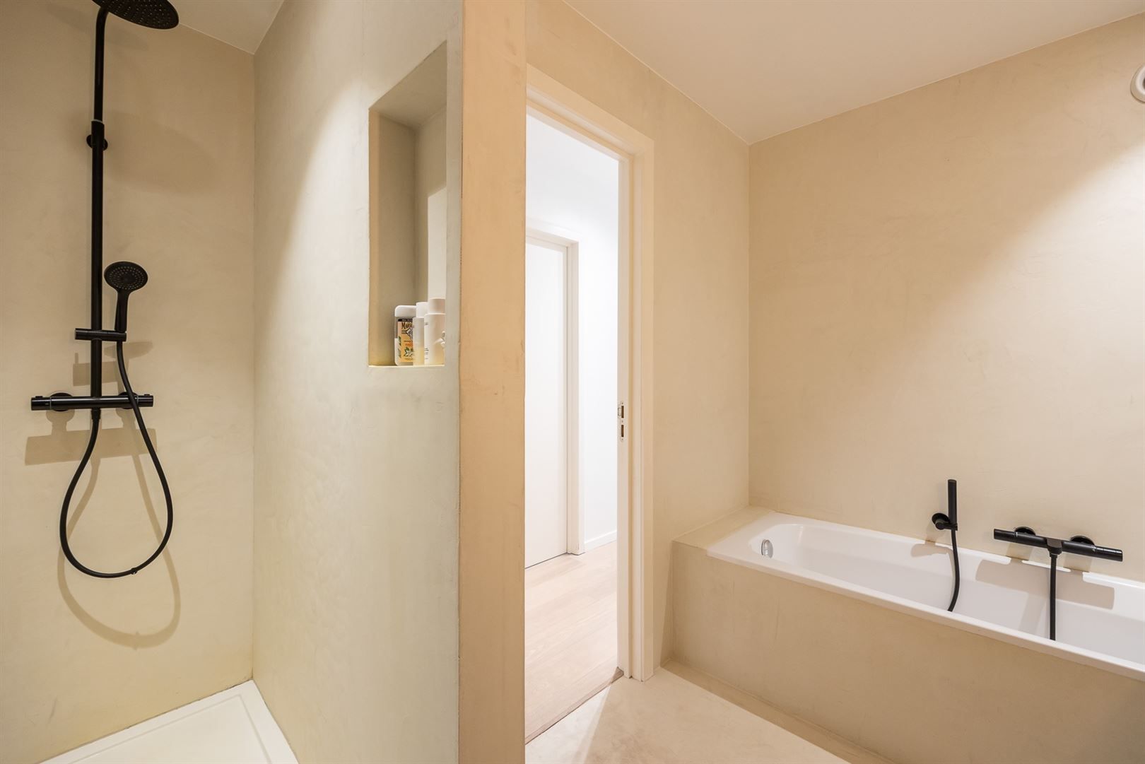 Modern appartement met terrassen foto 17
