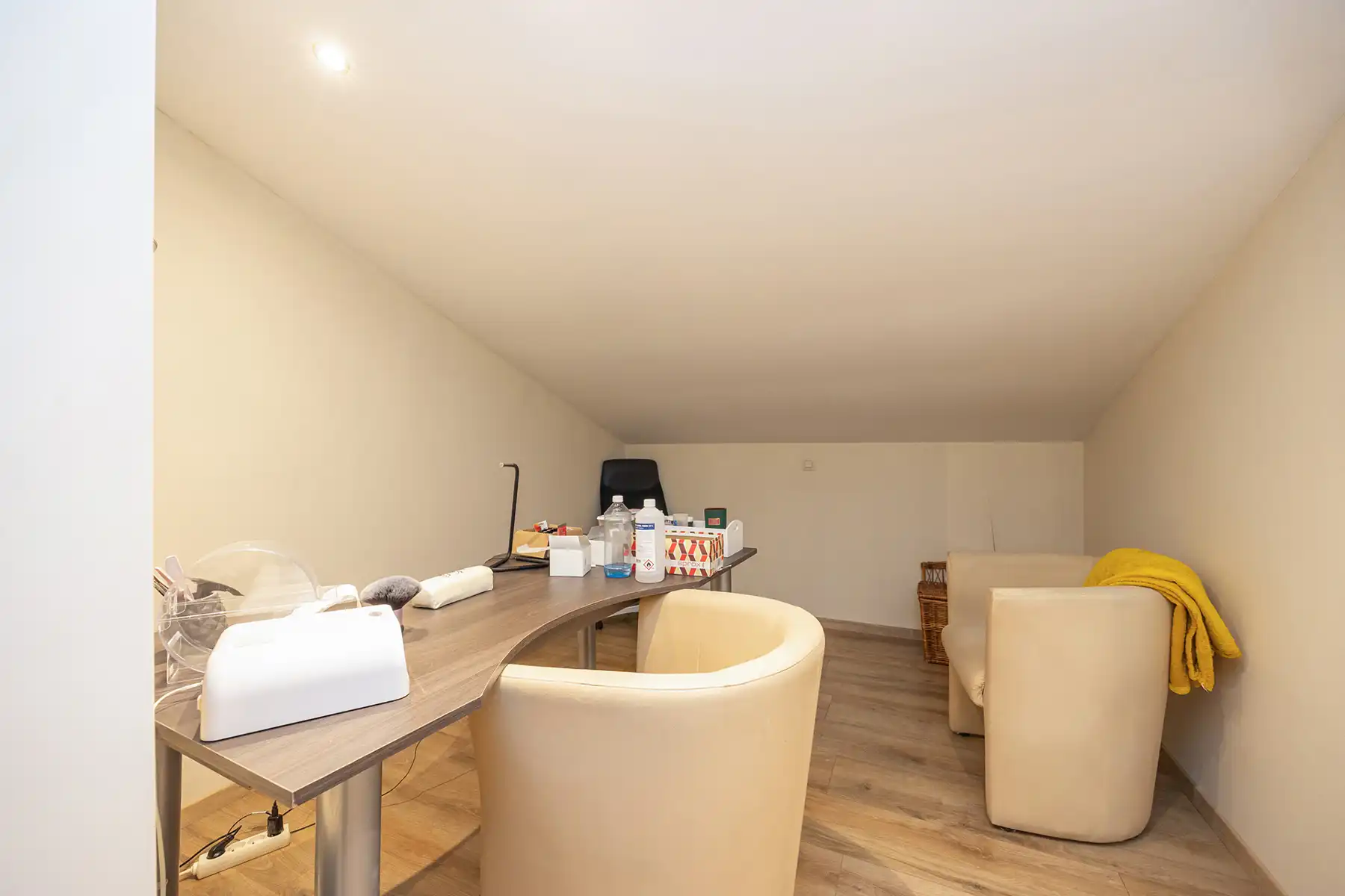 INSTAPKLARE, RIANTE GEZINSWONING MET 5 SLAAPKAMERS,  RUIMTE VOOR VRIJ BEROEP, INPANDIGE GARAGE IN KELDER EN GUNSTIG EPC OP PERCEEL VAN 11A30CA TE OUDSBERGEN foto 20