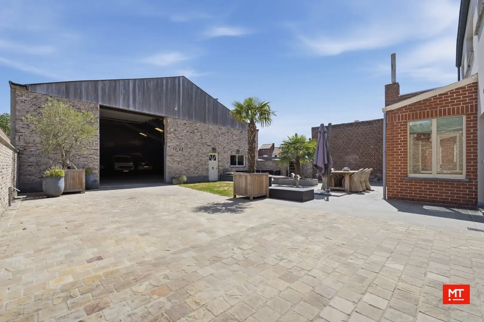 Ruime, instapklare woning met loods in het centrum van Wervik foto 3