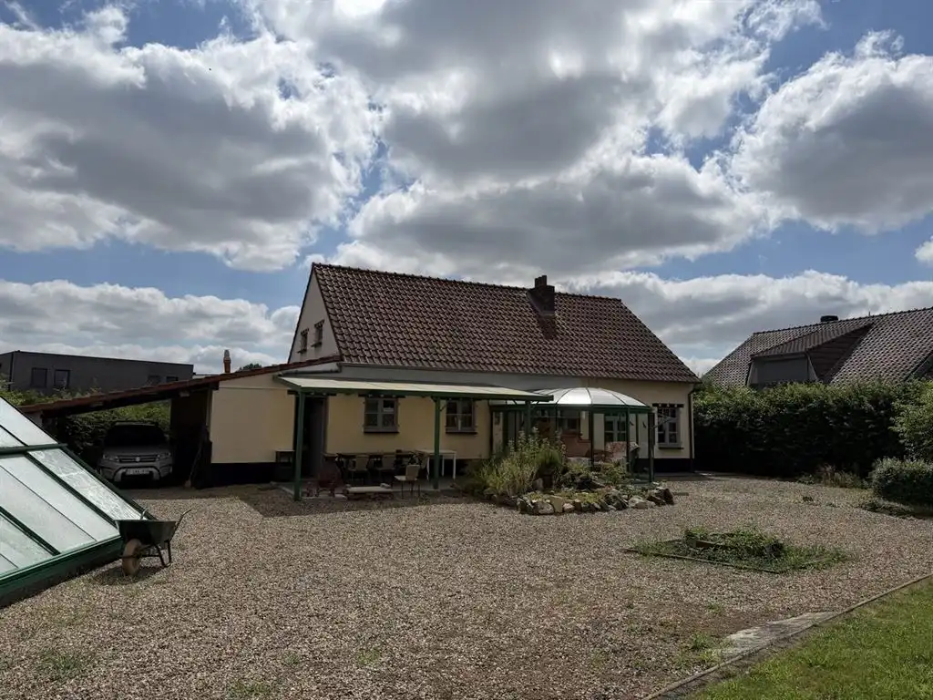 Karaktervolle, vrijstaande woning op riant perceel foto 7