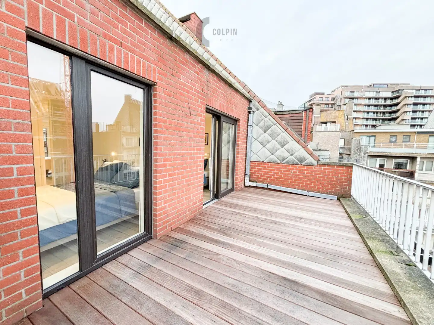 Mooi gerenoveerde penthouse met zijdelings zeezicht foto 9