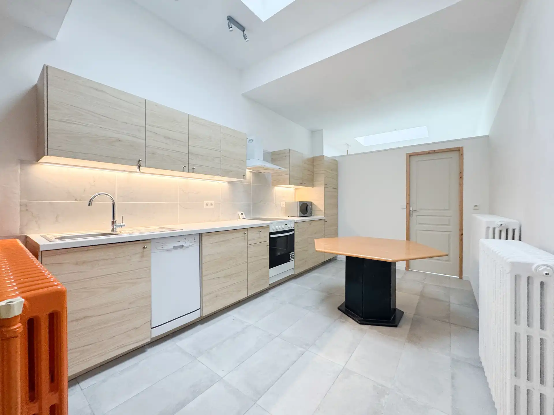 Ruim gelijkvloers pand met talloze mogelijkheden foto 5