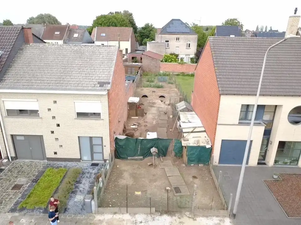 Perceel grond te koop te Denderleeuw voor gesloten bebouwing foto 2