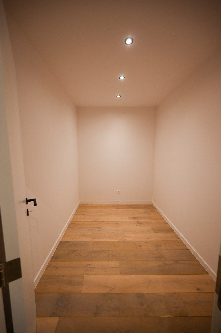 KLASSEVOL GERENOVEERDE WONING NABIJ CENTRUM EN STRAND OOSTENDE foto 15