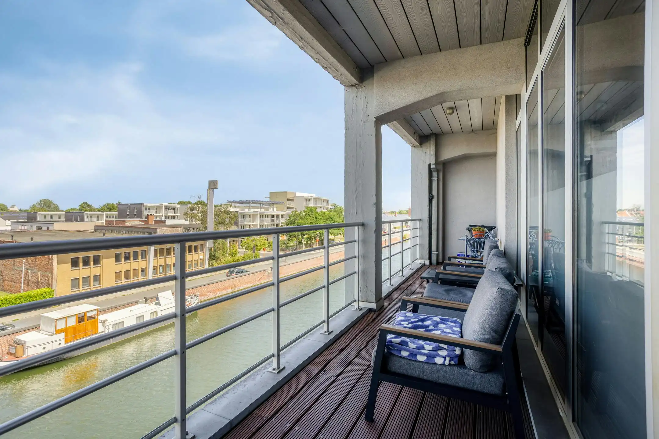Stijlvolle designloft met zicht op het kanaal in hartje Kortrijk foto 12