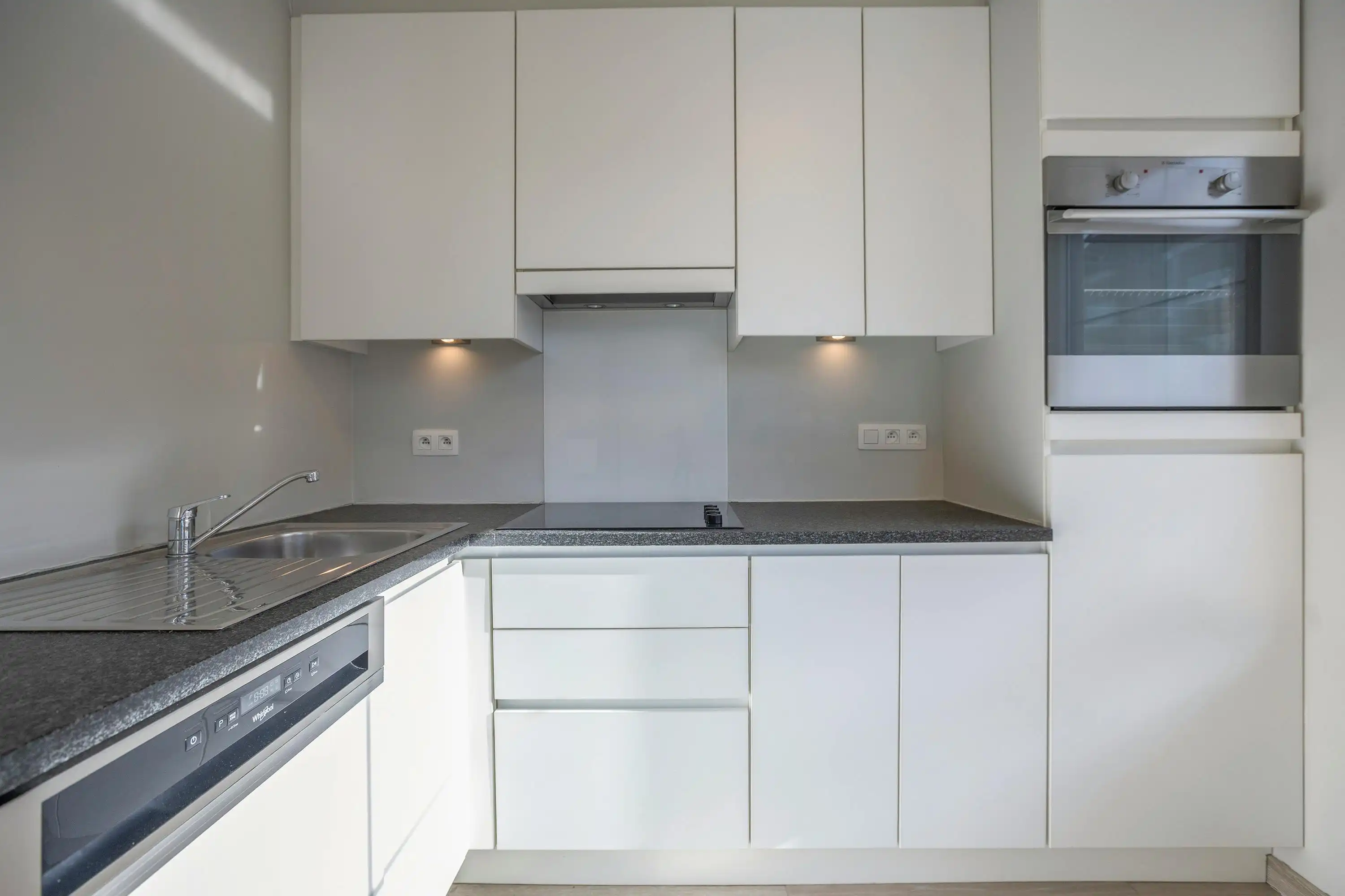 Instapklaar appartement met 2 slaapkamers in centrum Oostkamp foto 4
