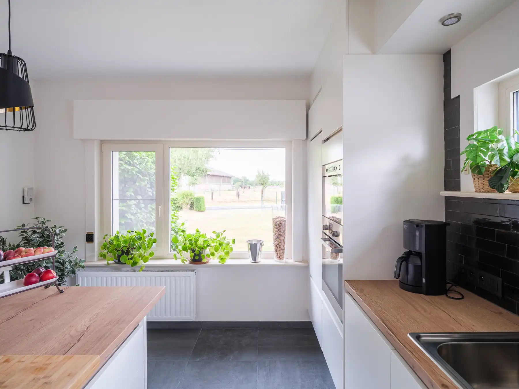 Instapklare woning met prachtige tuin foto 4