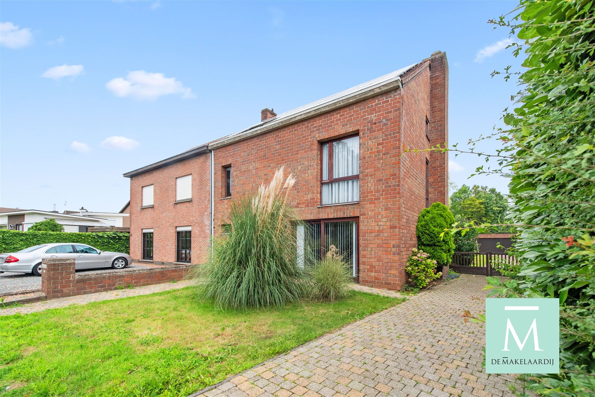 Half-open bebouwing met ruime tuin foto 2