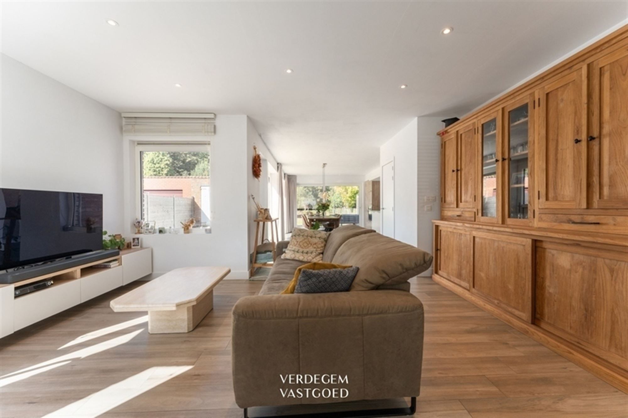 Ultragezellige en instapklare woning in het hart van Wippelgem foto 5