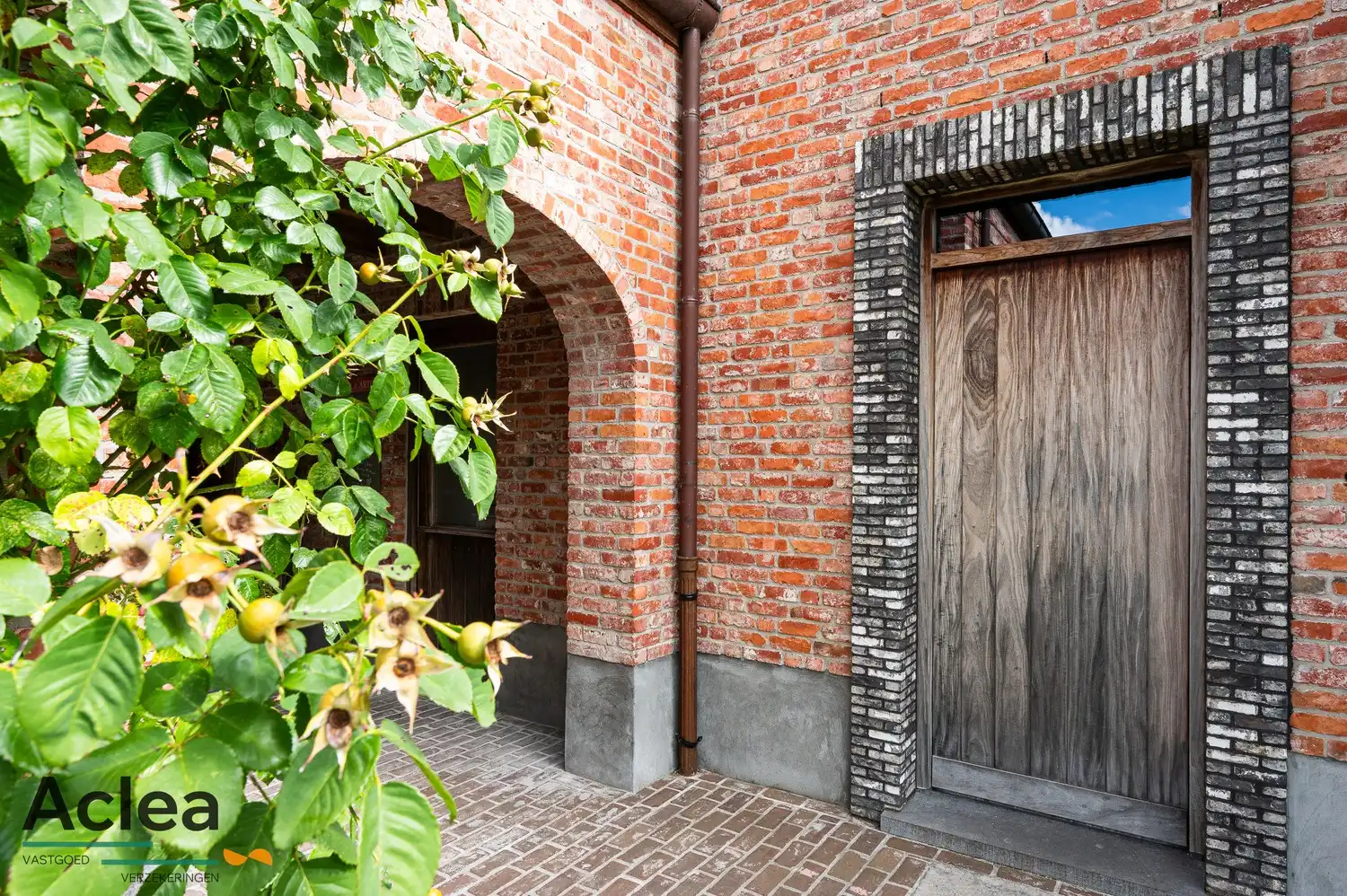 Karaktervol landhuis met paardenstal op 5.943m² in een groene omgeving foto 9