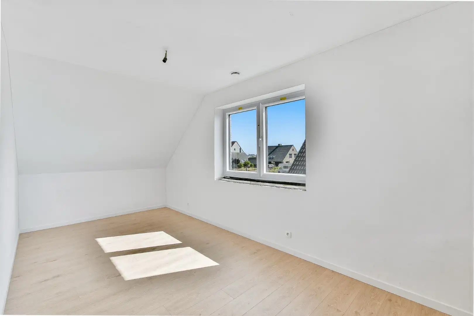 Gezinswoning met drie slaapkamers op goeie locatie foto 17