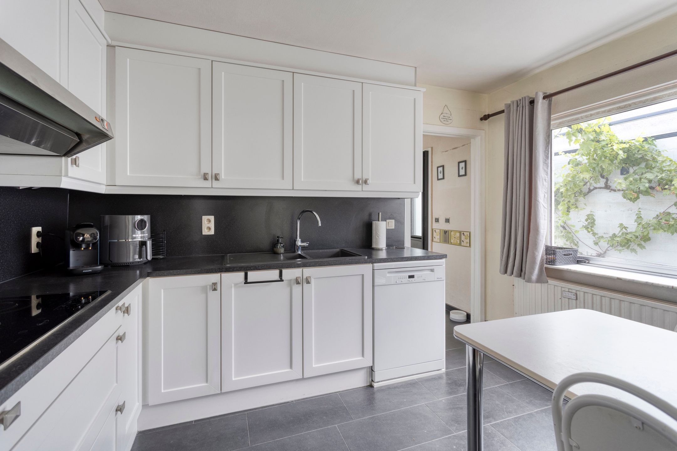 Woning met 4 slaapkamers en tuin op uitstekende ligging foto 4