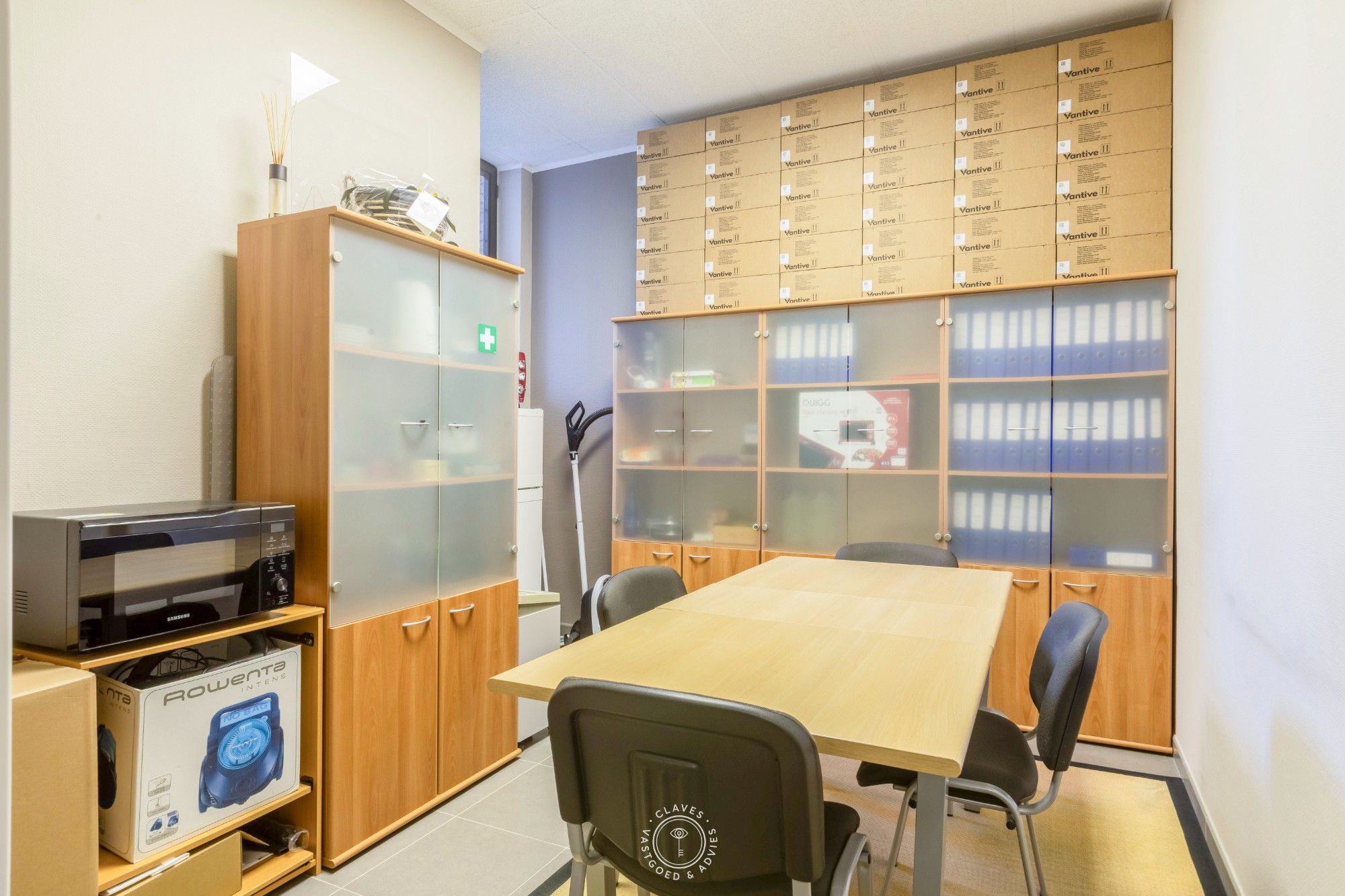Welgelegen kantoorruimte met goede visibiliteit foto 19