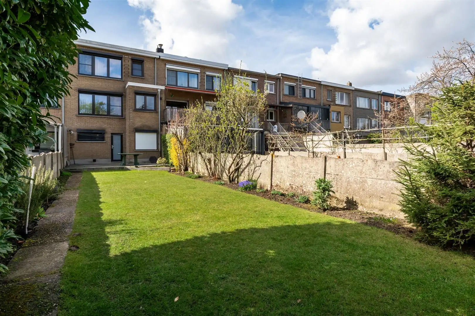 Centraal gelegen bel-étagewoning nabij station. foto 2