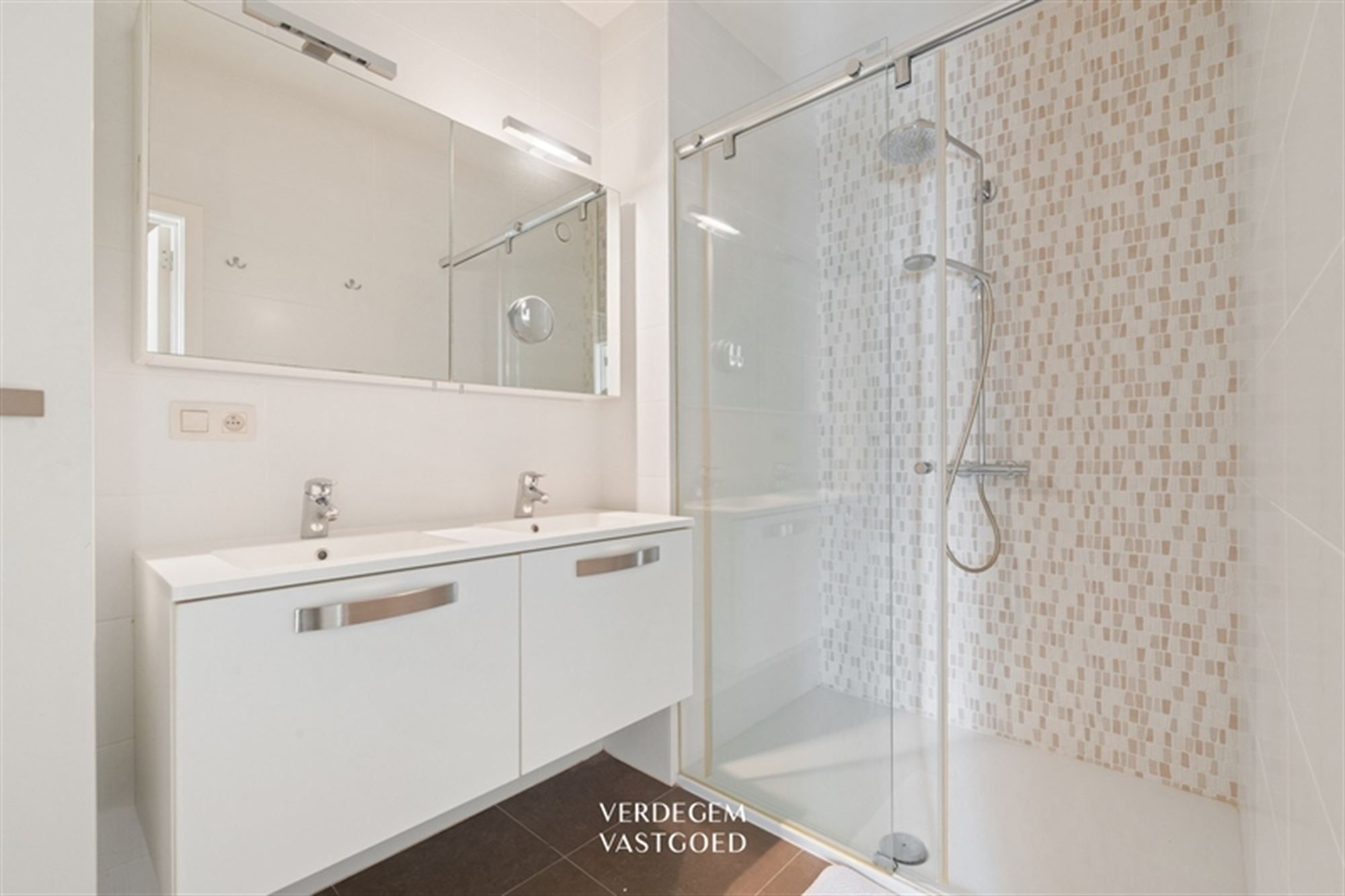 Wonen aan zee: modern en ruim gelijkvloers appartement met 2 terrassen foto 12