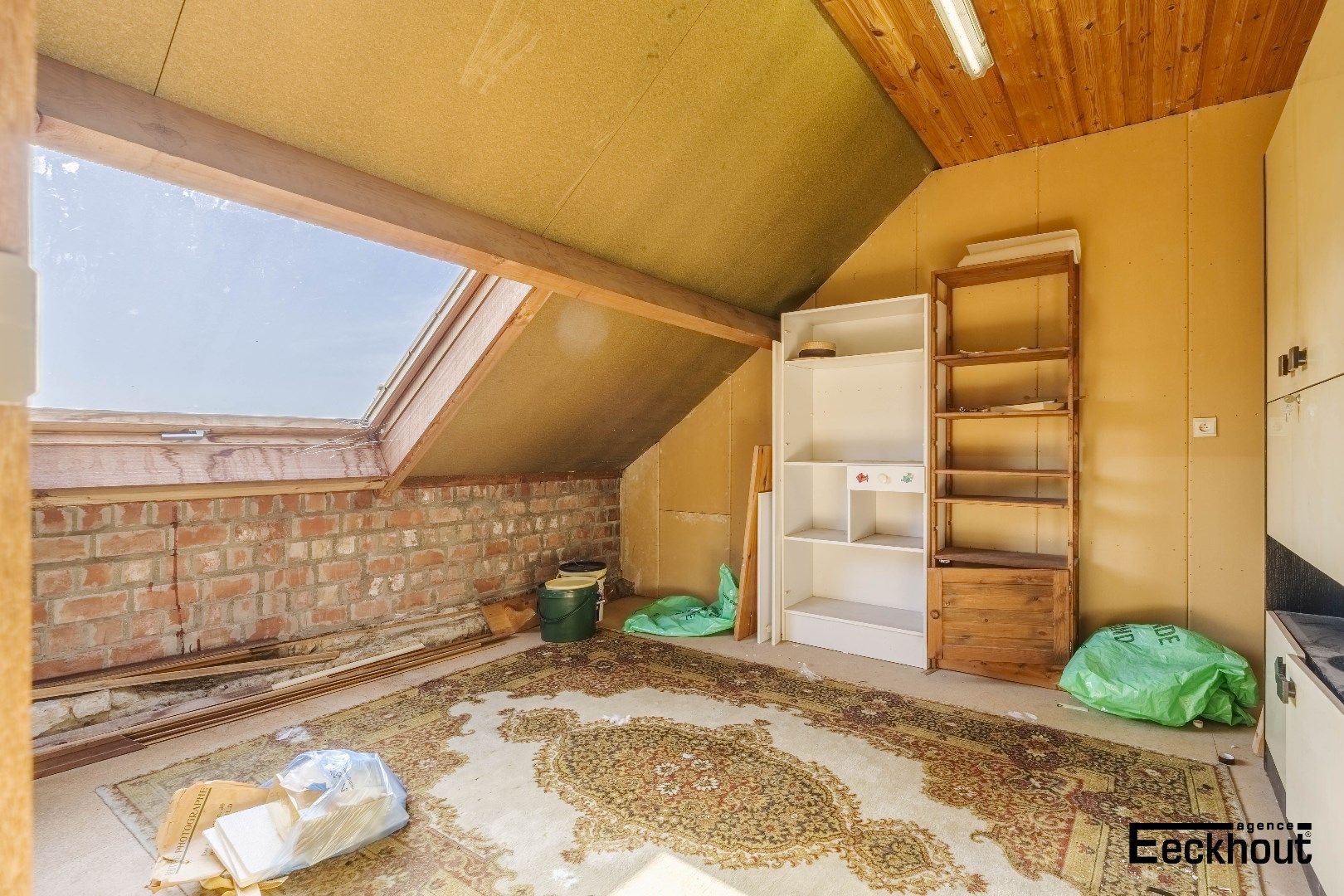 Te renoveren woning met diepe, zonnige tuin foto 13