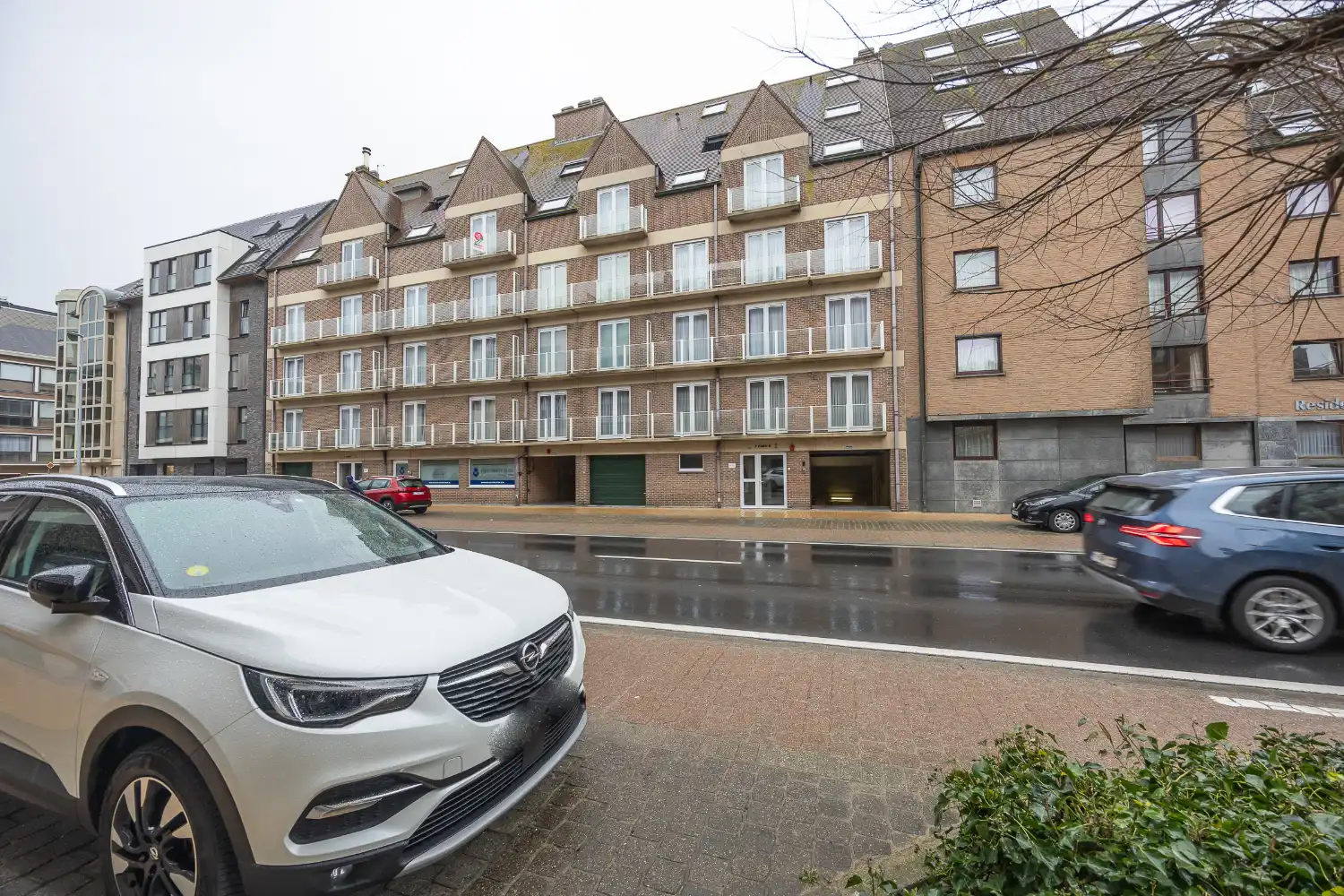 Luxe appartement op de zeedijk met panoramisch zeezicht en zuidgericht terras foto 30