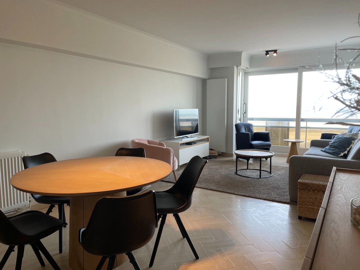 Verzorgd appartement met 2 slaapkamers op de zeedijk foto {{pictureIndex}}