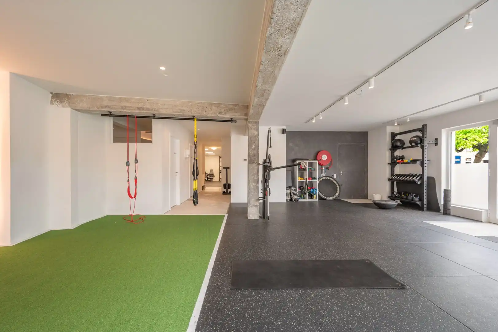 Commerciële toplocatie in Brugge – veelzijdige handelsruimte met tal van mogelijkheden! foto 7