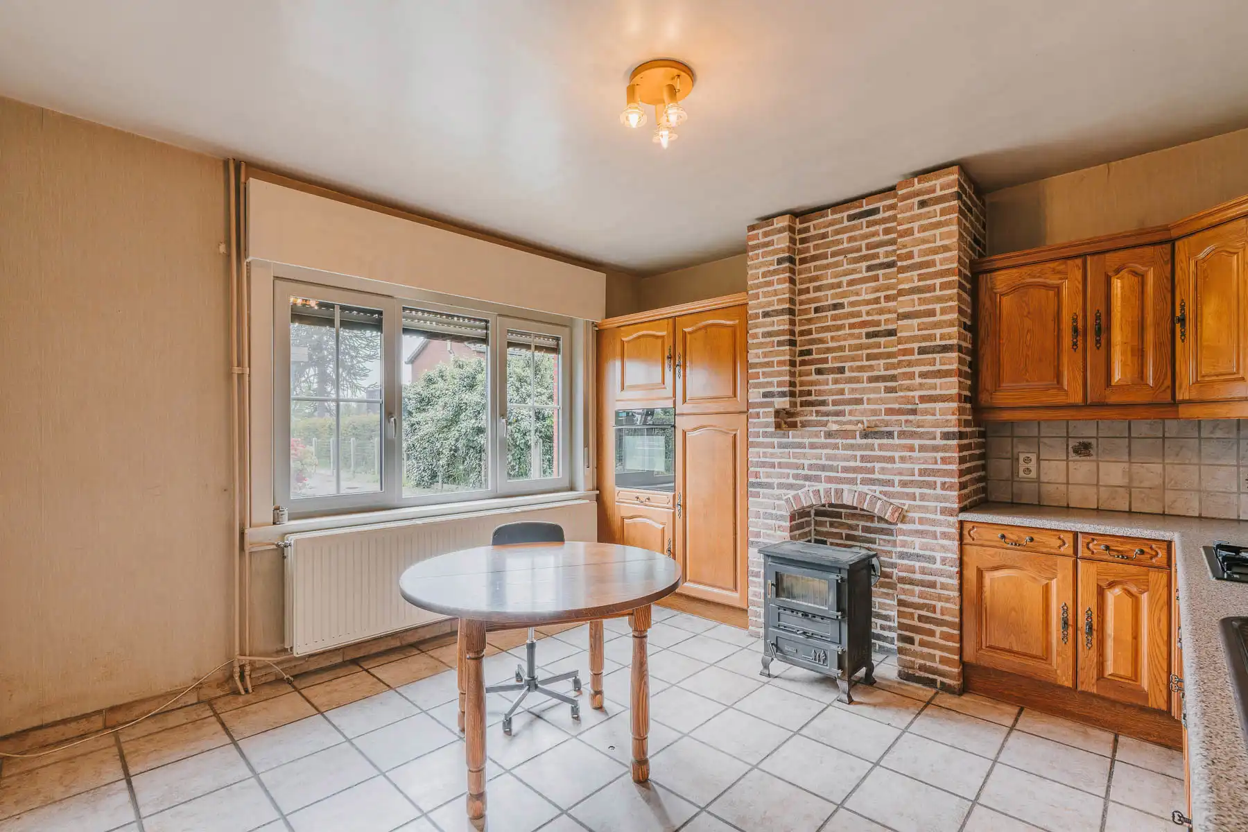 Gezellige, te renoveren woning met leuke tuin op toplocatie  foto 6