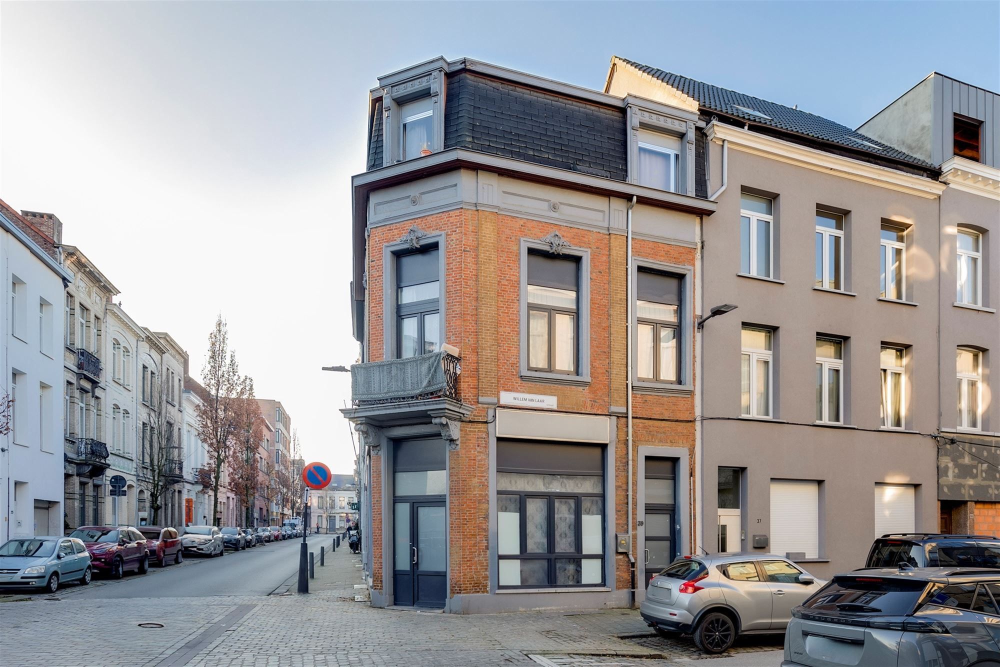 Ruime op te frissen woning met mog 4-5 slk te Berchem foto 3