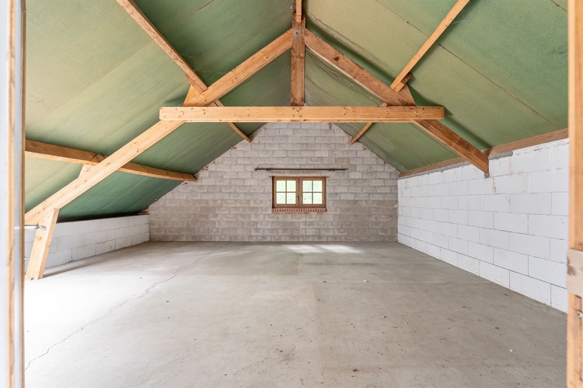 Te renoveren gebouw op en met grond. foto 17