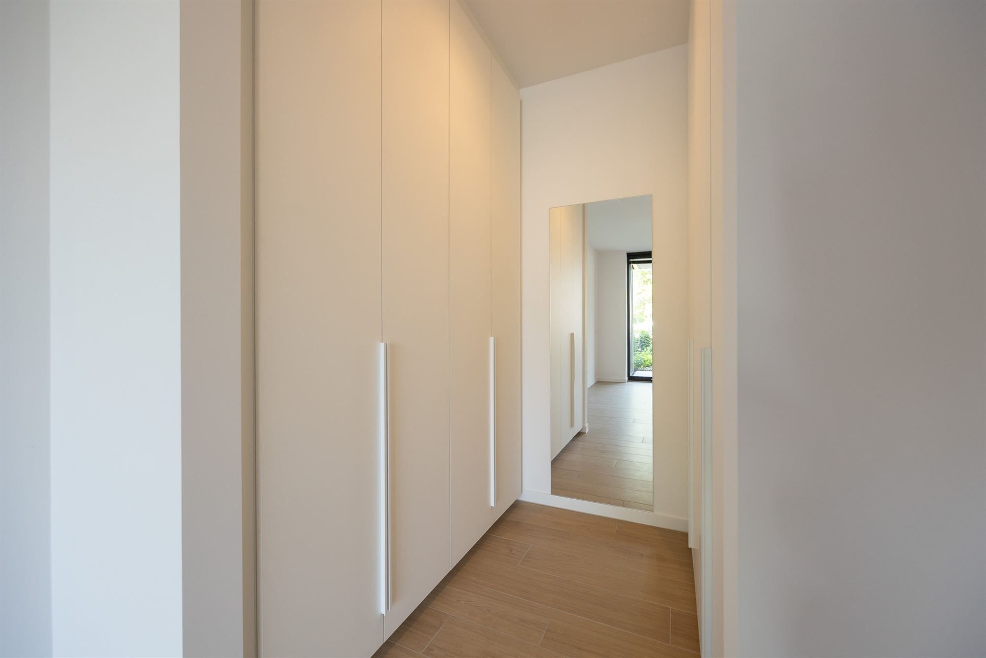 Lichtrijk en luxueus appartement met omvattende tuin foto 27